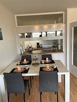 Moderne Küche mit Esstisch und Stühlen - Ferienpark App. 595/5  - Sierksdorf - Top-Hundeurlaub