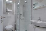 Modernes Badezimmer mit Dusche und Waschtisch - Ferienpark App. 595/5  - Sierksdorf - Top-Hundeurlaub