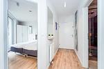 Flur mit Blick zum Eingang und Schlafzimmer - Wohnung 07 - Top-Hundeurlaub
