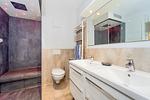 Badezimmer mit WC und Waschbecken - Wohnung 07 - Top-Hundeurlaub