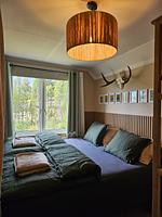 Schlafzimmer im Häxans Hus mit Blick in die Natur - Häxans Hus - Top-Hundeurlaub