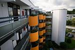 Balkon mit orangefarbenen Verkleidungen - Berliner Hof App. 312 - Top-Hundeurlaub