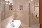 Modernes Badezimmer mit eleganter Dusche für entspannende Erlebnisse. - Berliner Hof App. 212 - Top-Hundeurlaub