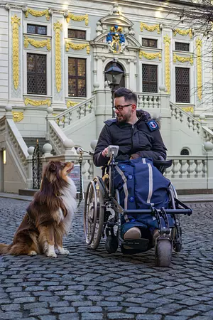 Rollstuhlfreundlich mit Hund